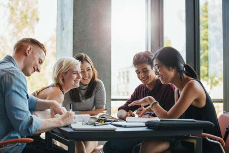 MyLessons studenti1 AdobeStock 128130222 | MARKÉTA KUCHOVSKÁ – Lektorka angličtiny pro motivované jednotlivce a menší skupinky