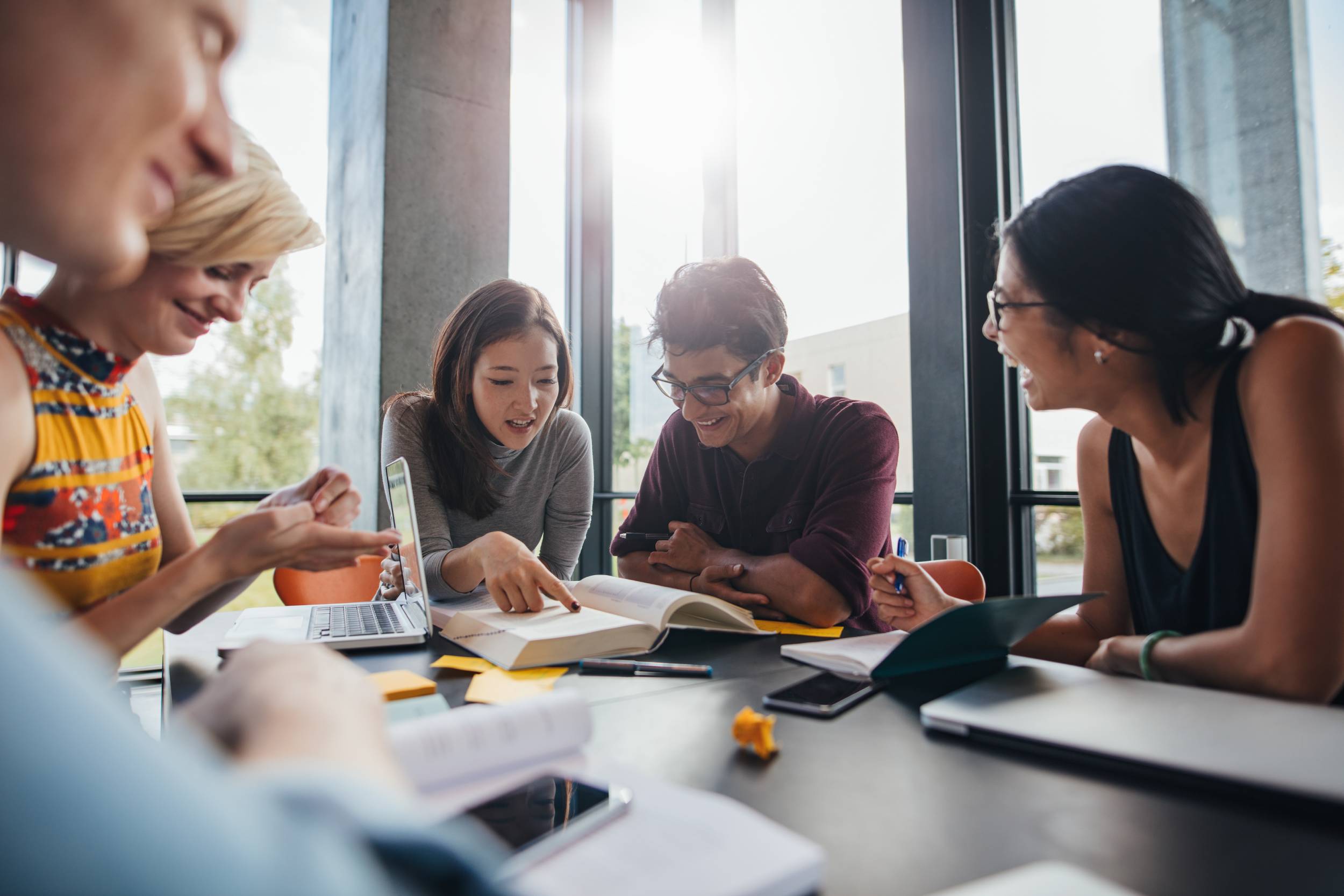 MyLessons studenti2 AdobeStock 127111226 | MARKÉTA KUCHOVSKÁ – Lektorka angličtiny pro motivované jednotlivce a menší skupinky